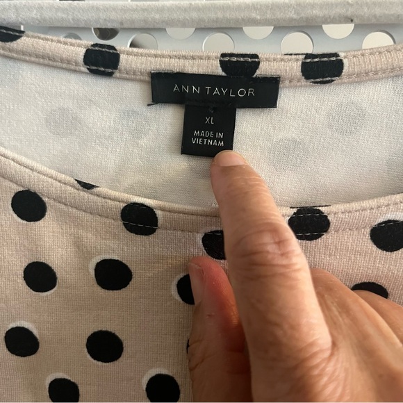 Ann Taylor Polka Dot Short Puffed Sleeve Top Size XL in Cream and Black - Picture 2 of 7